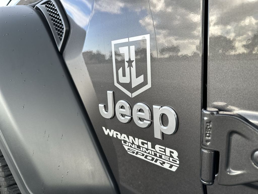 Thumbnail: 2019 Jeep Wrangler - 7