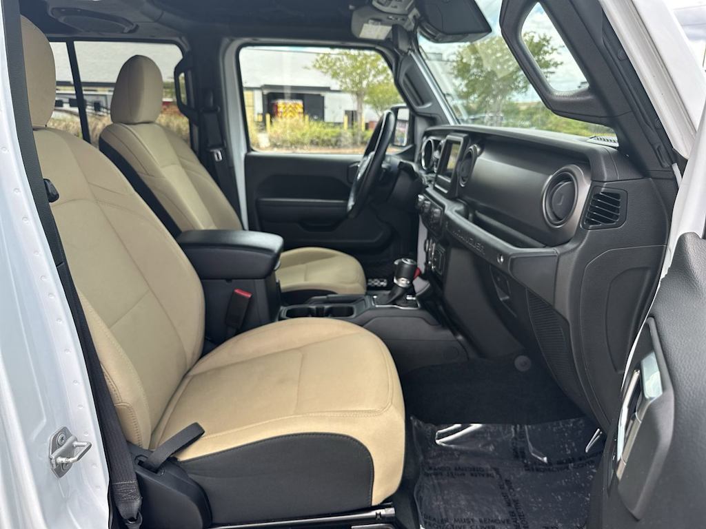Thumbnail: 2022 Jeep Wrangler - 10