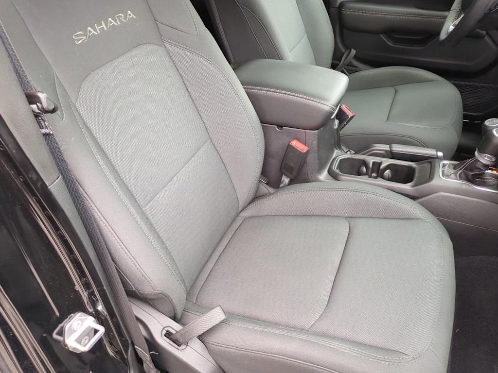 Thumbnail: 2019 Jeep Wrangler - 28