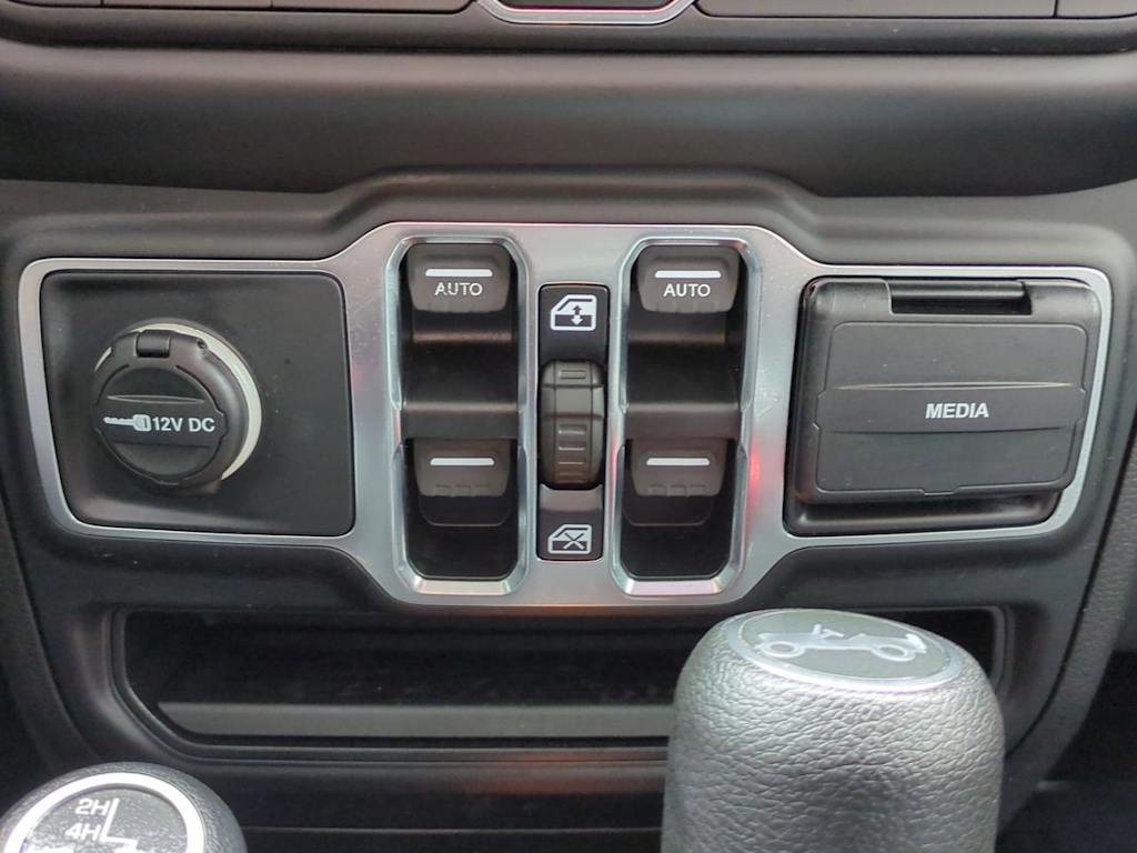 Thumbnail: 2019 Jeep Wrangler - 35