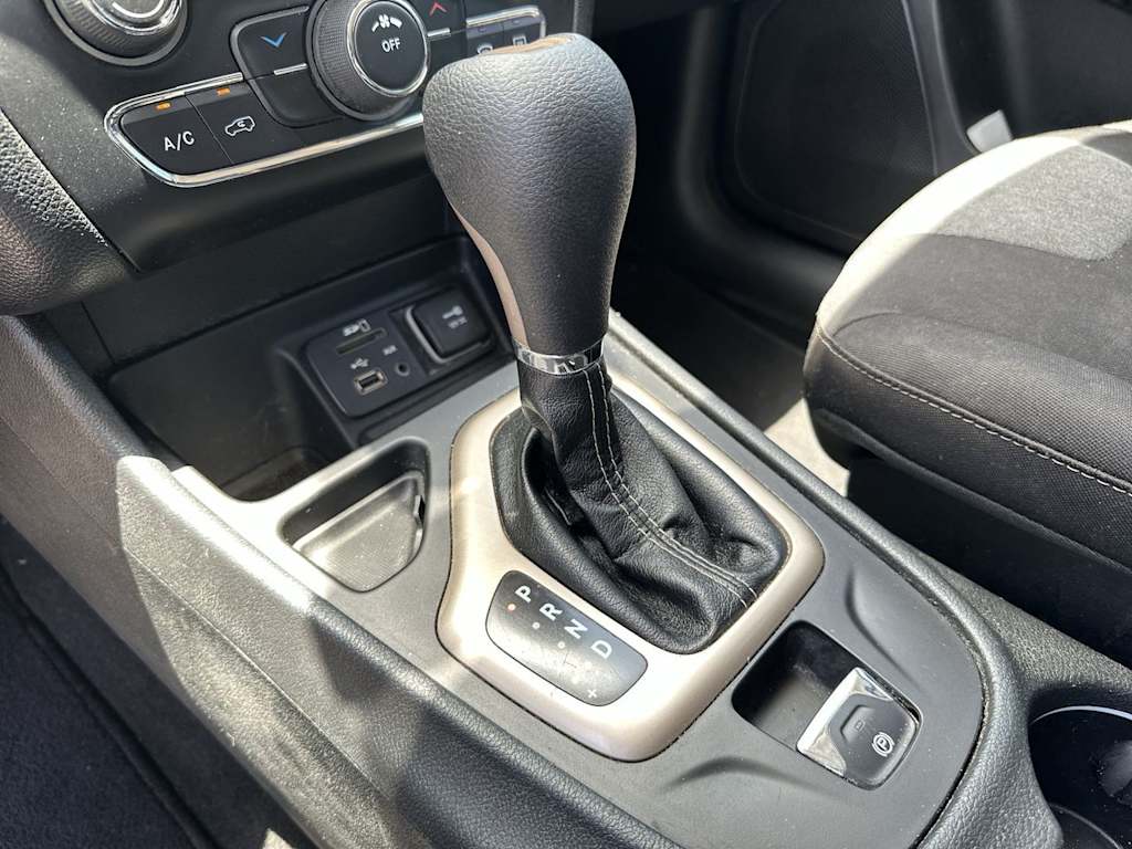 Thumbnail: 2014 Jeep Cherokee - 16