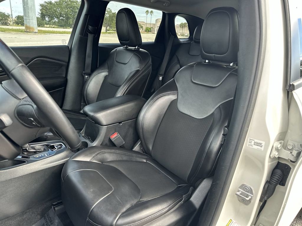 Thumbnail: 2019 Jeep Cherokee - 11