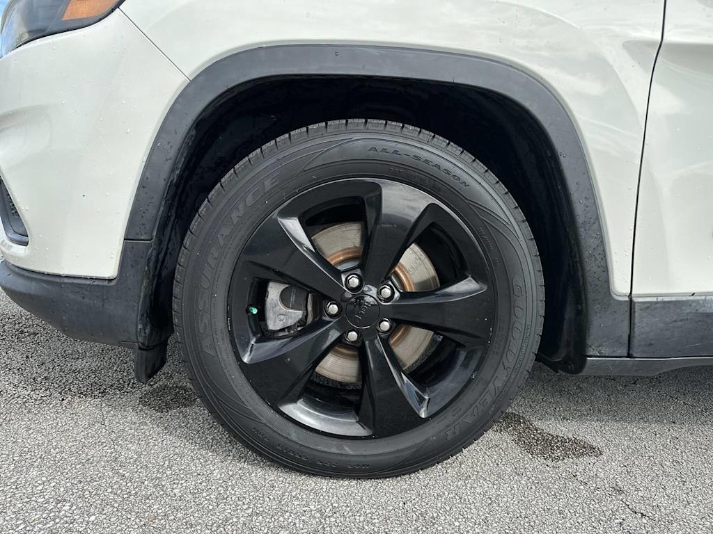 Thumbnail: 2019 Jeep Cherokee - 8