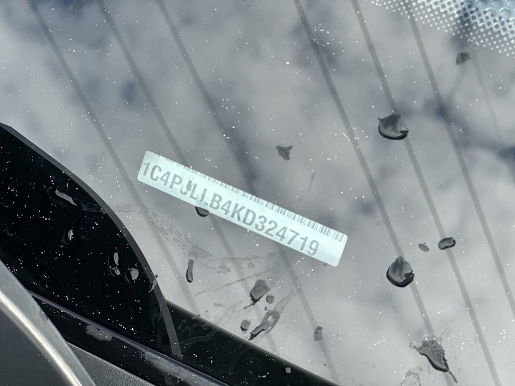 Thumbnail: 2019 Jeep Cherokee - 30
