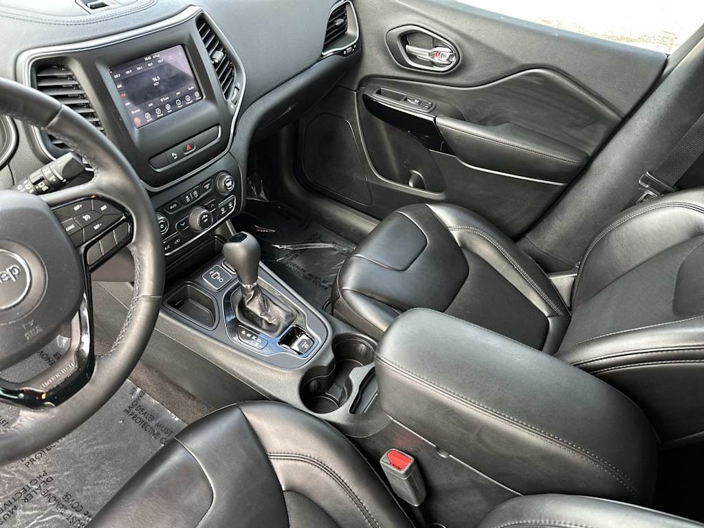 Thumbnail: 2019 Jeep Cherokee - 15