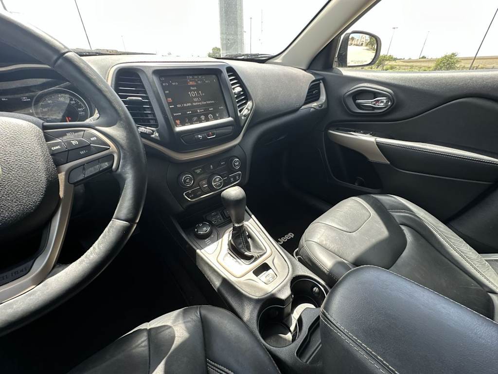 Thumbnail: 2018 Jeep Cherokee - 12