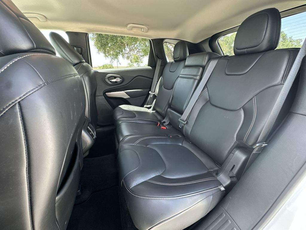 Thumbnail: 2018 Jeep Cherokee - 27