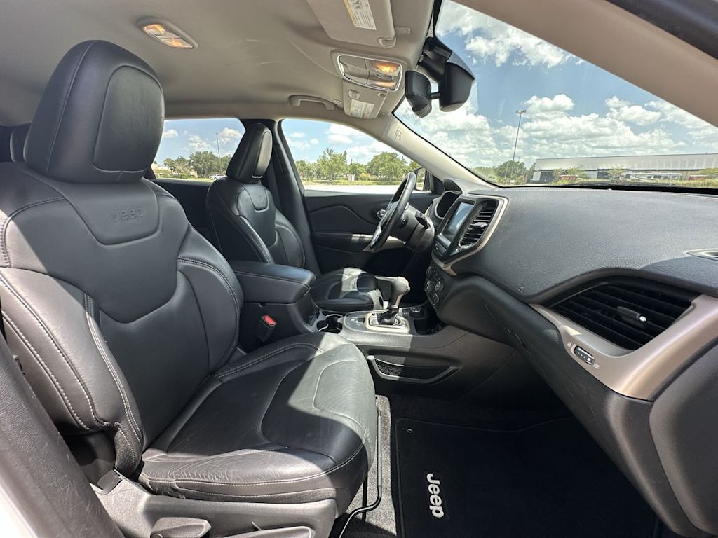 Thumbnail: 2018 Jeep Cherokee - 10