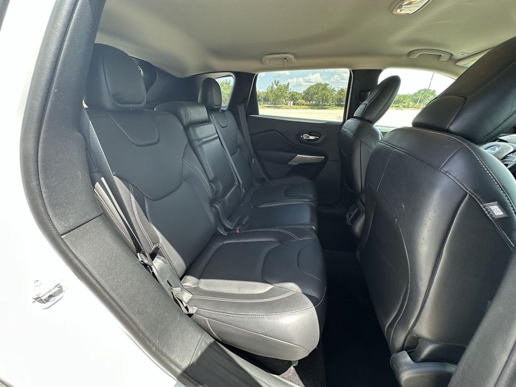 Thumbnail: 2018 Jeep Cherokee - 28