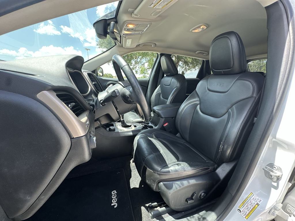 Thumbnail: 2018 Jeep Cherokee - 25