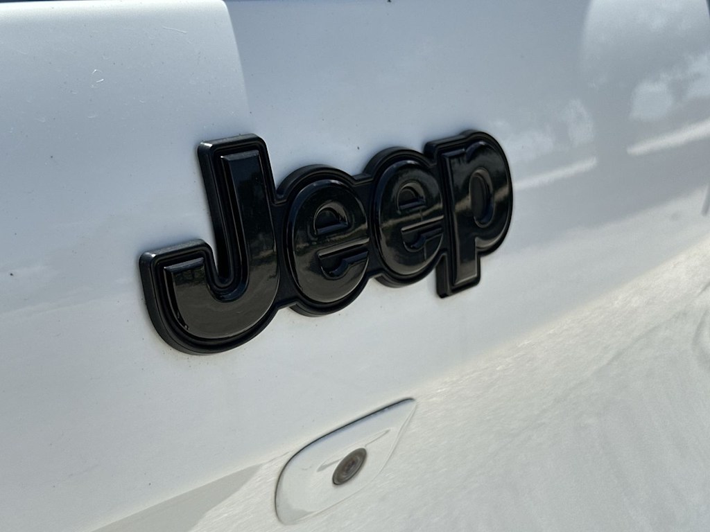 Thumbnail: 2018 Jeep Cherokee - 6