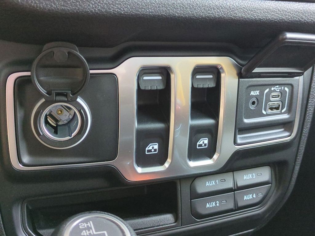 Thumbnail: 2025 Jeep Wrangler - 29