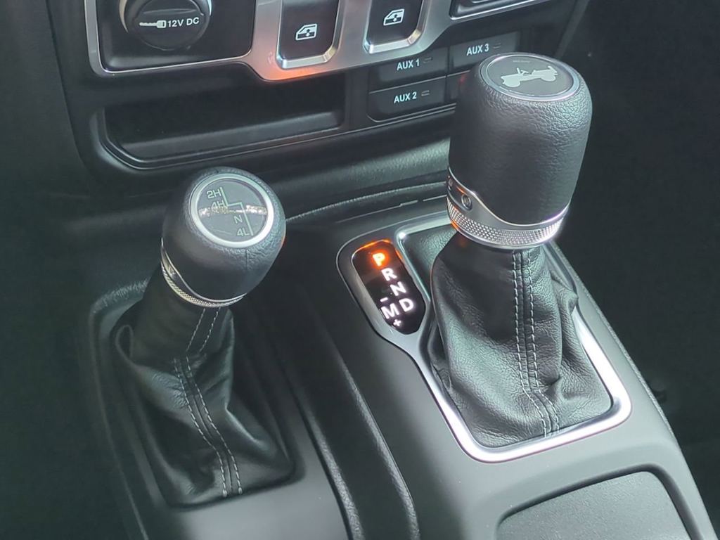 Thumbnail: 2025 Jeep Wrangler - 15