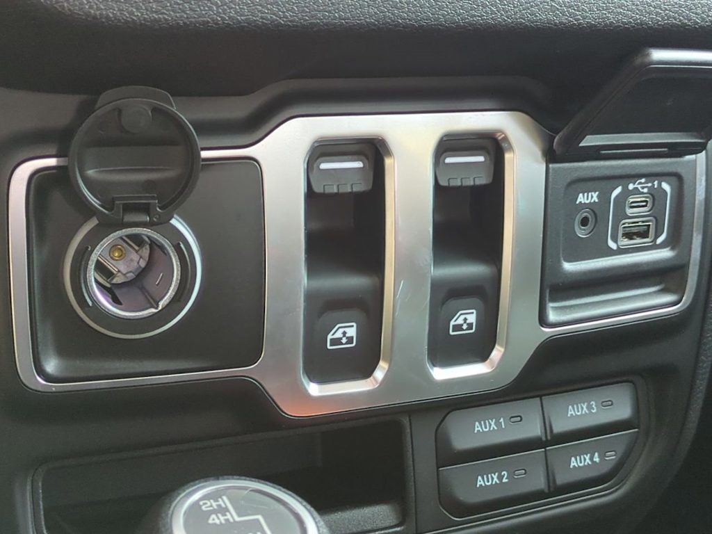 Thumbnail: 2025 Jeep Wrangler - 32