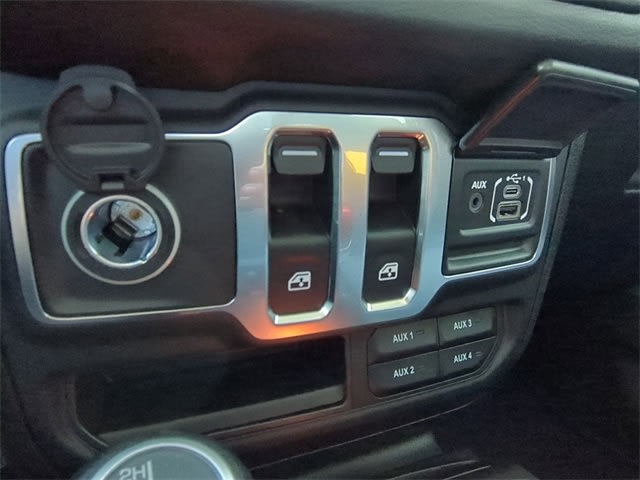 2025 Jeep Wrangler Sport 32