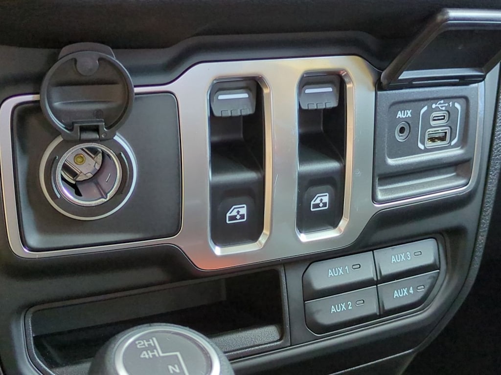 Thumbnail: 2025 Jeep Wrangler - 32