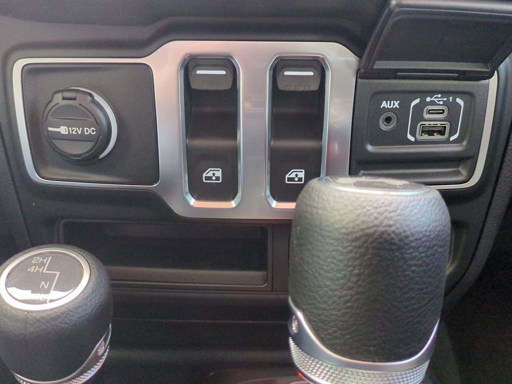 Thumbnail: 2025 Jeep Wrangler - 34