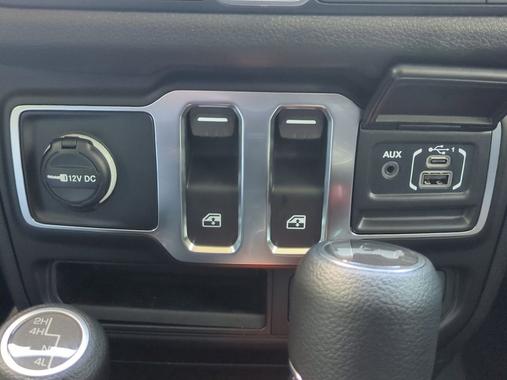 Thumbnail: 2025 Jeep Wrangler - 32