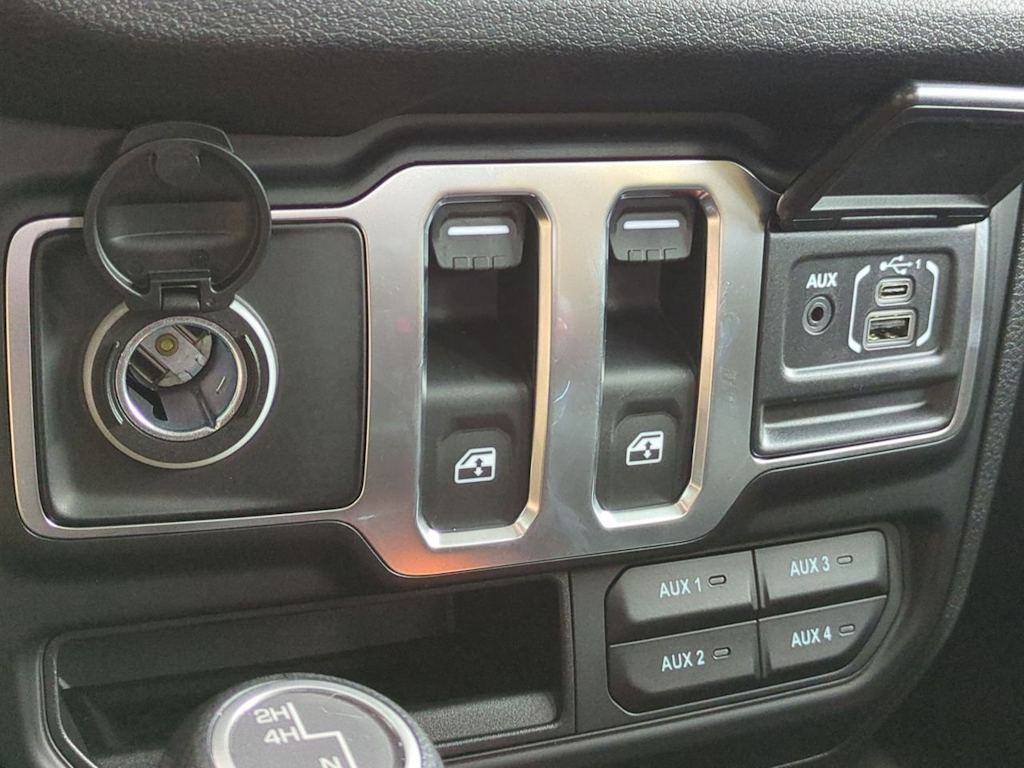 Thumbnail: 2025 Jeep Wrangler - 32