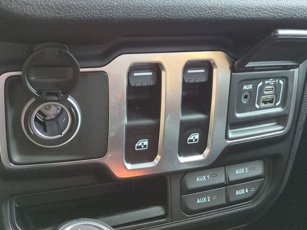 Thumbnail: 2025 Jeep Wrangler - 31