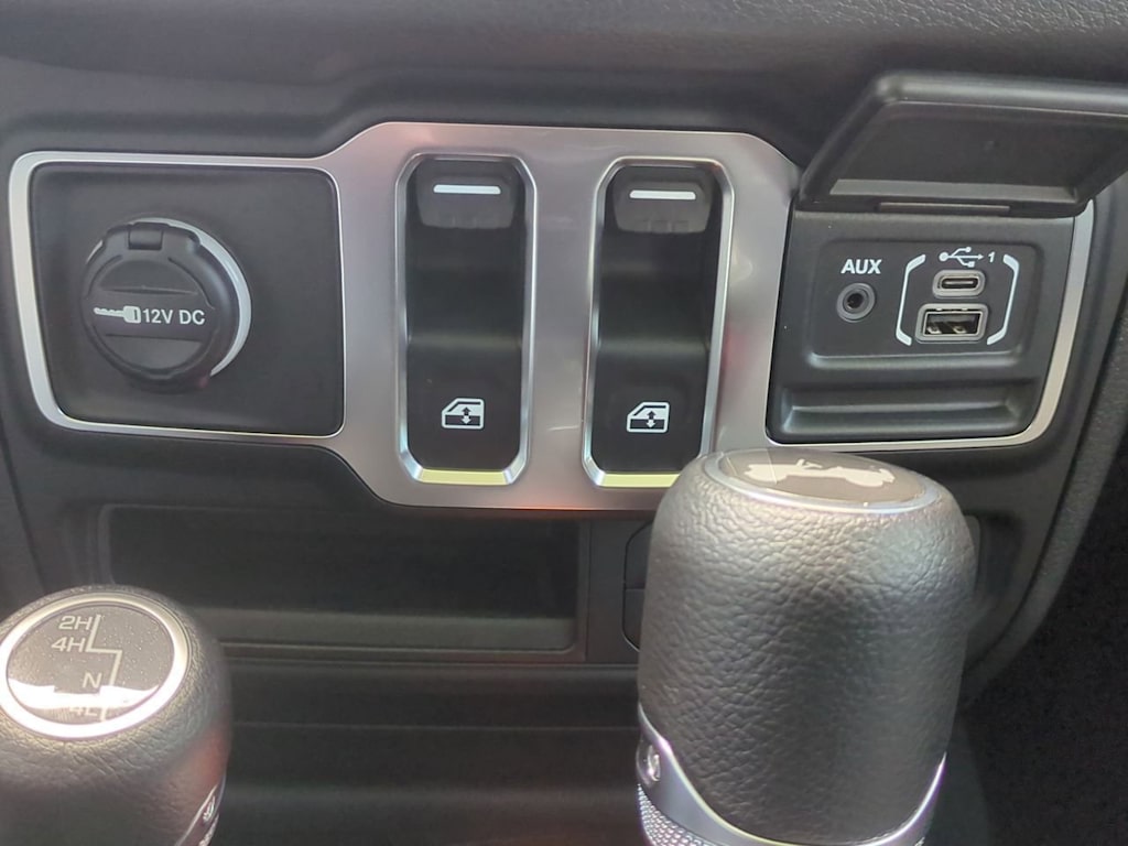 Thumbnail: 2025 Jeep Wrangler - 31