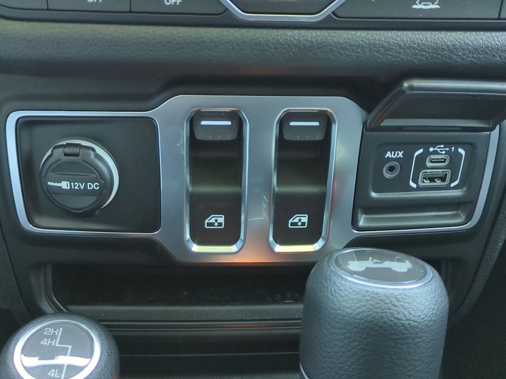 Thumbnail: 2025 Jeep Wrangler - 33