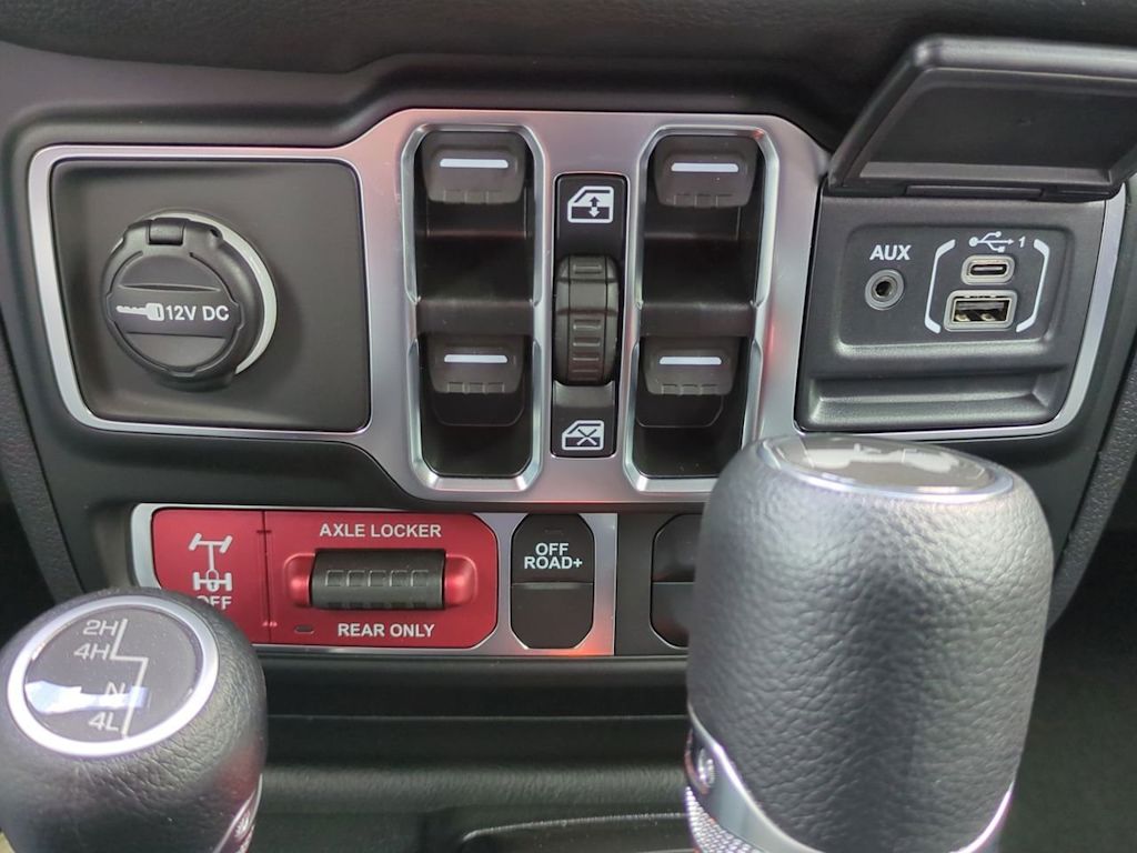 Thumbnail: 2025 Jeep Wrangler - 35