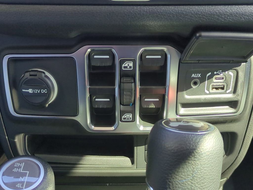 Thumbnail: 2025 Jeep Wrangler - 33