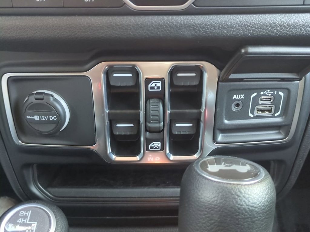 Thumbnail: 2024 Jeep Wrangler - 34