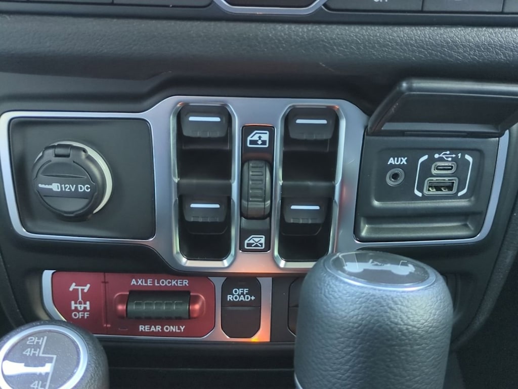 Thumbnail: 2025 Jeep Wrangler - 31