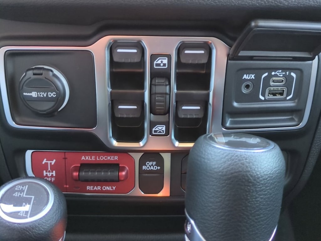 Thumbnail: 2025 Jeep Wrangler - 34