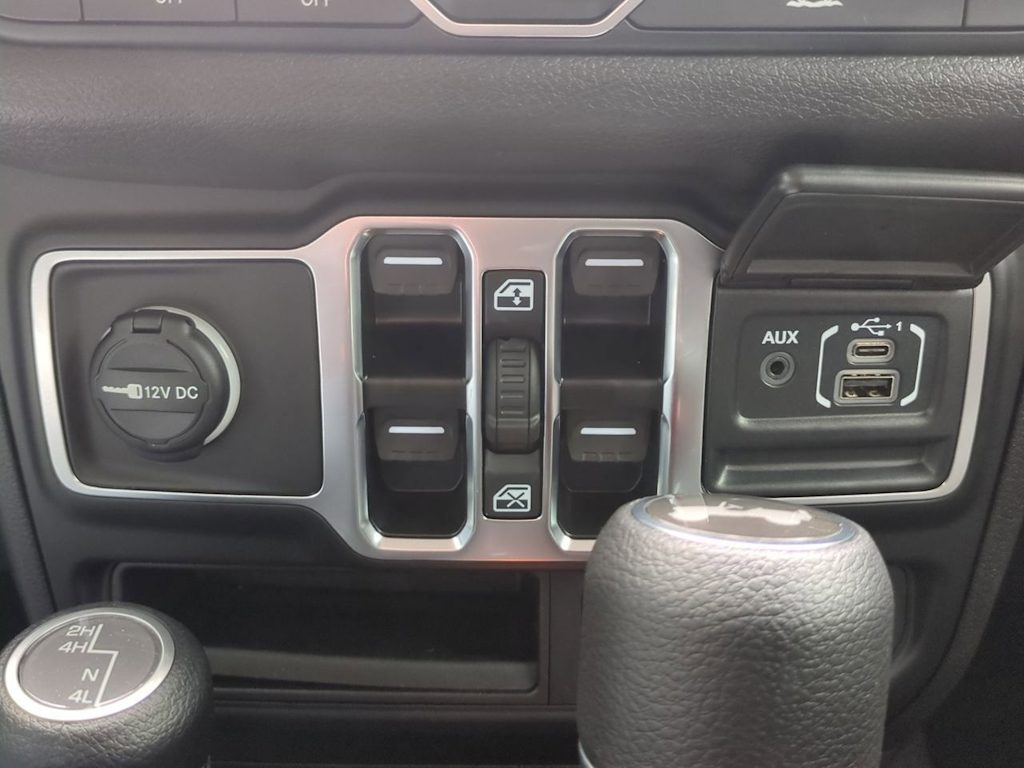 Thumbnail: 2025 Jeep Wrangler - 34