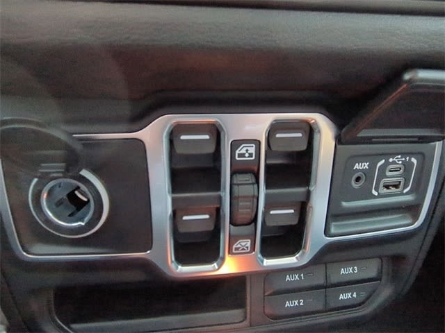 2025 Jeep Wrangler Sport 35