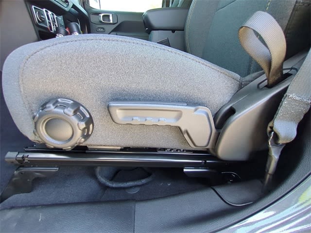 2025 Jeep Wrangler Sport 27