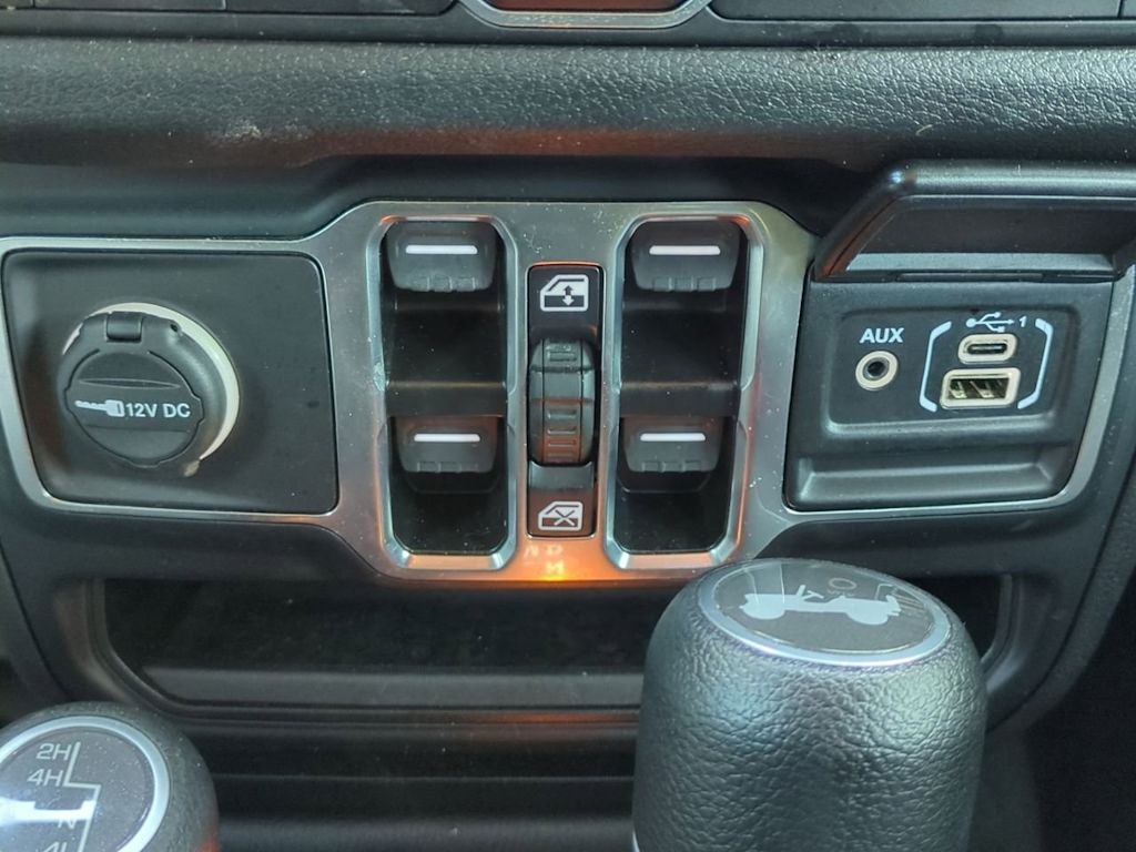 Thumbnail: 2024 Jeep Wrangler - 34