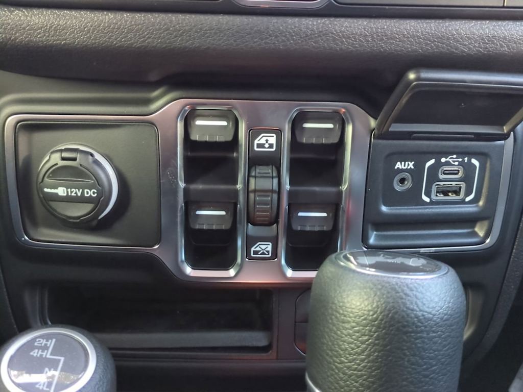 Thumbnail: 2025 Jeep Wrangler - 34