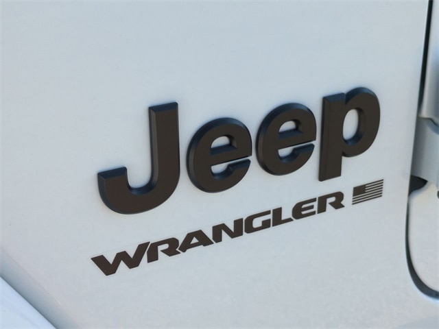 2025 Jeep Wrangler Sahara 23