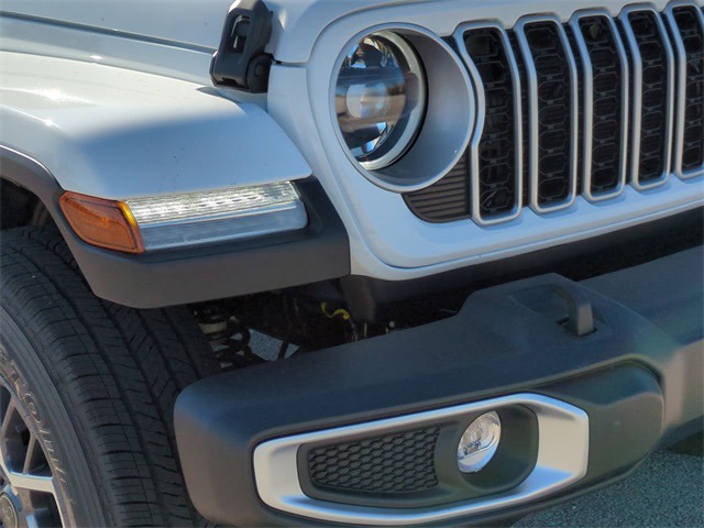 2025 Jeep Wrangler Sahara 22