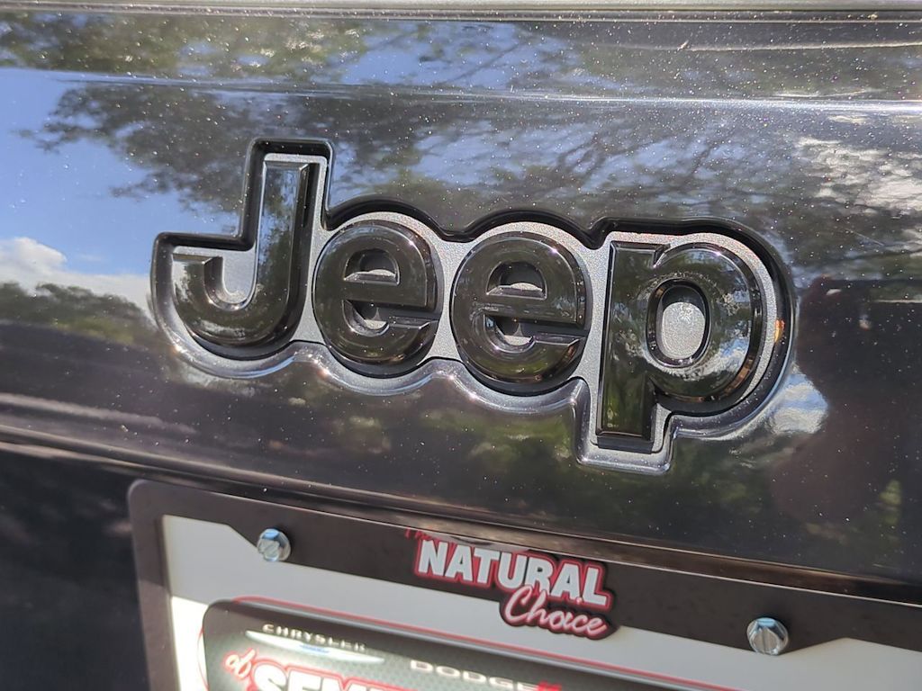 Thumbnail: 2022 Jeep Grand Cherokee - 24