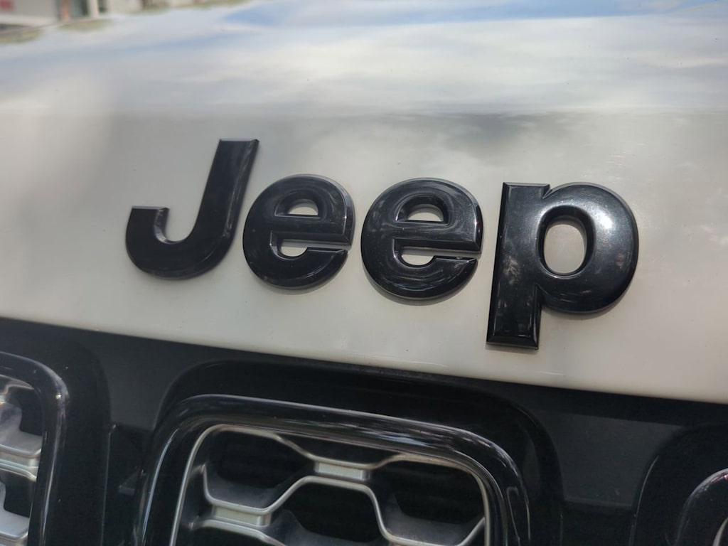 Thumbnail: 2022 Jeep Grand Cherokee - 25