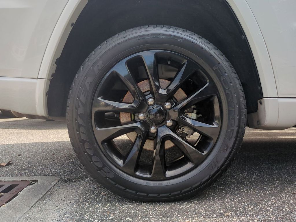 Thumbnail: 2022 Jeep Grand Cherokee - 8