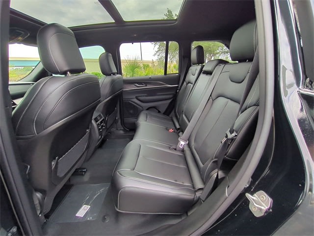 2025 Jeep Grand Cherokee Limited Edition 28
