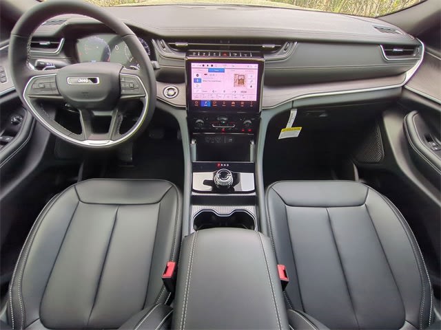 2025 Jeep Grand Cherokee Limited Edition 9