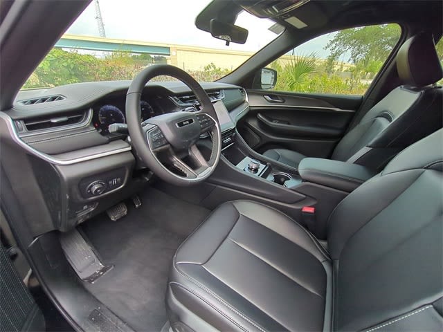 2025 Jeep Grand Cherokee Limited Edition 2