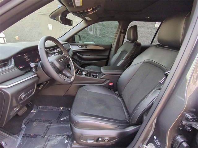 2025 Jeep Grand Cherokee Altitude 11