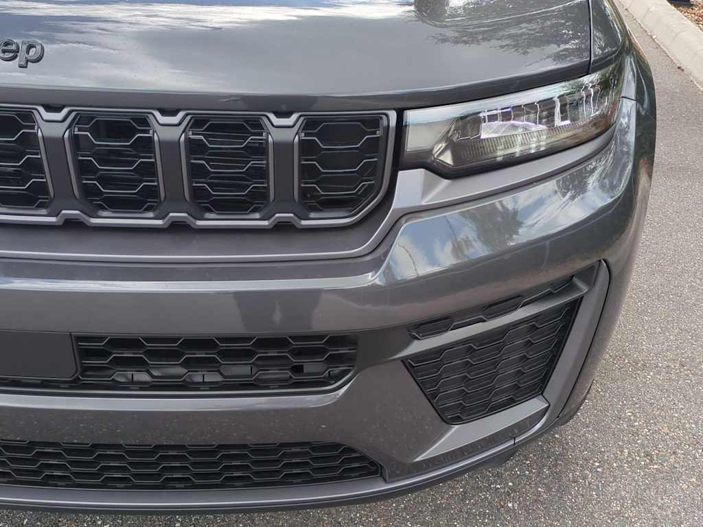 Thumbnail: 2026 Jeep Grand Cherokee - 25
