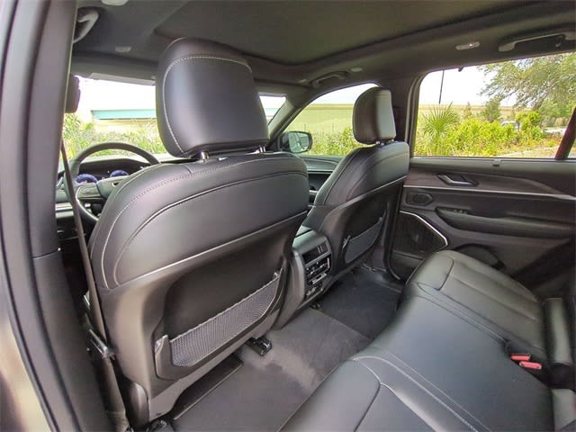 2025 Jeep Grand Cherokee Limited Edition 13
