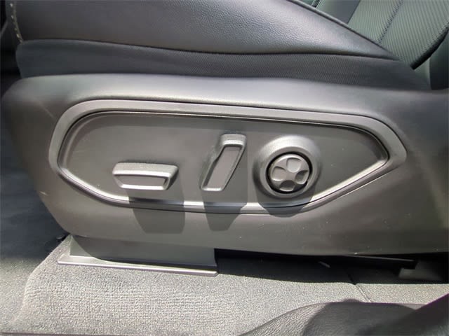 2025 Jeep Grand Cherokee Limited Edition 26