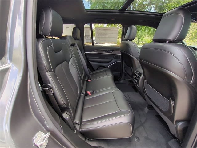 2025 Jeep Grand Cherokee Limited Edition 29