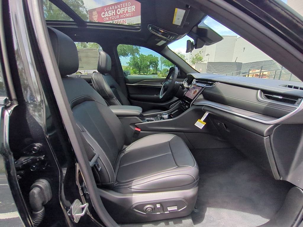 Thumbnail: 2025 Jeep Grand Cherokee - 12
